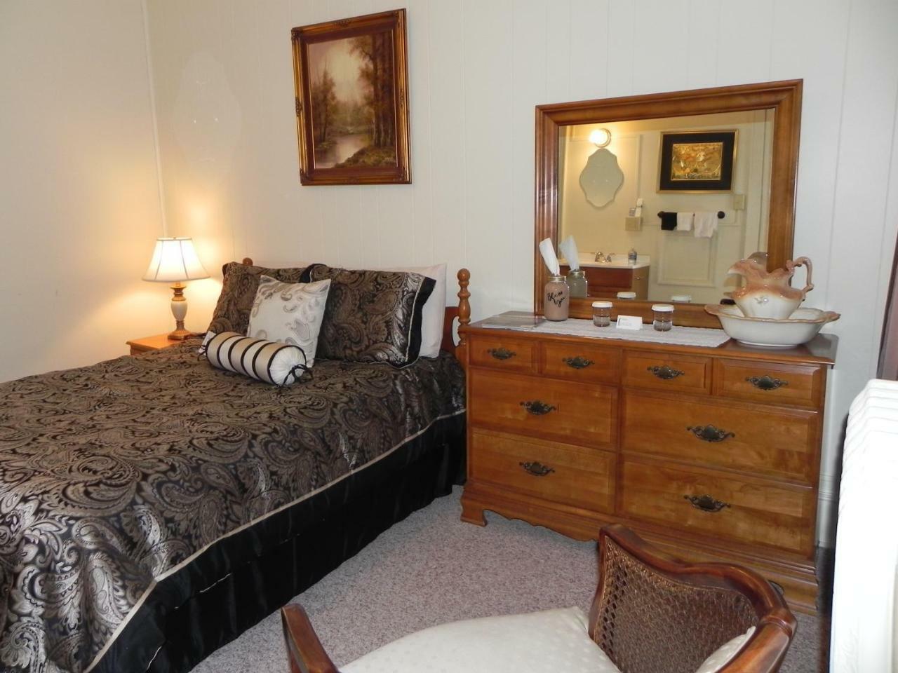 הוט ספרינגס Vine Cottage Inn מראה חיצוני תמונה